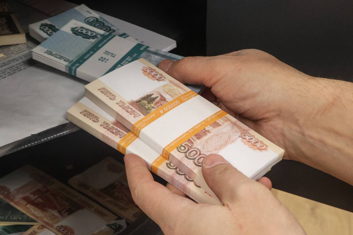 Росстат зафиксировал третье подряд снижение размера зарплат в Татарстане