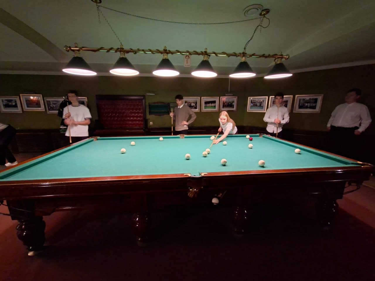 В Нижнекамске проходит турнир по русском бильярду «Дыхание осени» среди школьников, организованный Ассоциацией отцов В Нижнекамске проходит турнир по русском бильярду «Дыхание осени» среди школьников, организованный Ассоциацией отцов