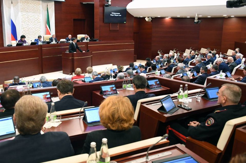 Законопроект о бюджете республики на 2026 год и плановый период 2027 и 2028 годов принят сегодня на заседании Государственного Совета в первом чтении