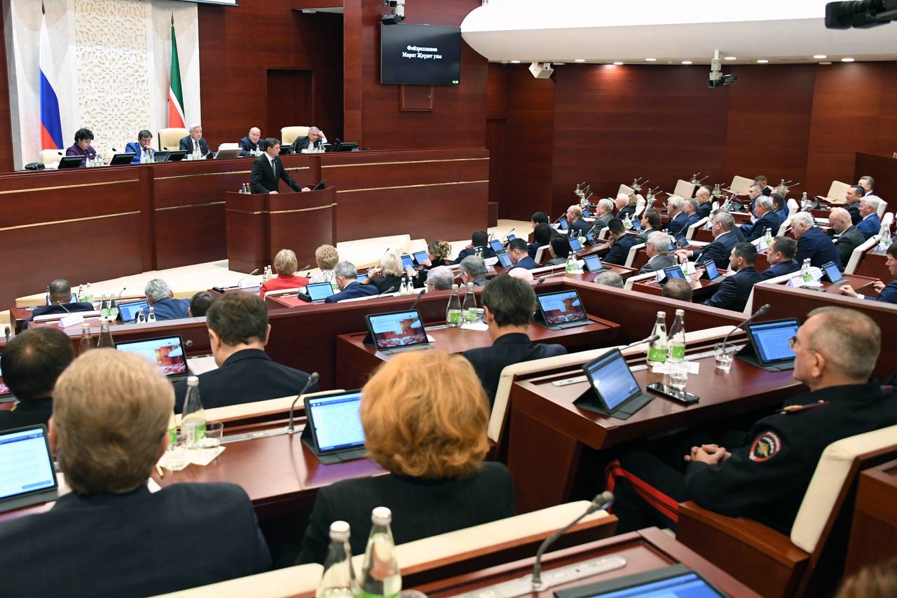 Законопроект о бюджете республики на 2026 год и плановый период 2027 и 2028 годов принят сегодня на заседании Государственного Совета в первом чтении