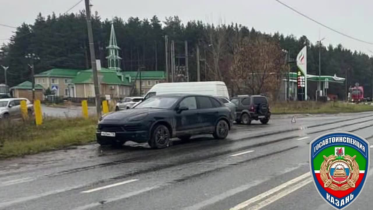 Маленький мальчик попал в больницу после ДТП с тремя иномарками в Казани