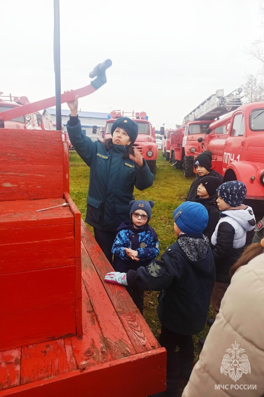 В Зеленодольске для семей участников СВО организовали экскурсию в Музей пожарной охраны В Зеленодольске для семей участников СВО организовали экскурсию в Музей пожарной охраны