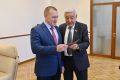 Фарид Мухаметшин вручил Ринату Фазылову удостоверение заместителя председателя Комитета по законности и правопорядку