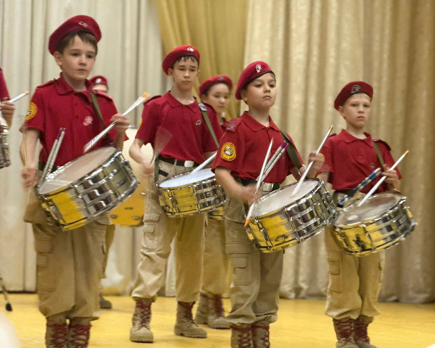 28 октября в Нижнекамске, на базе лицея №31, прошёл Республиканский конкурс-парад барабанщиков среди юнармейских отрядов Татарстана 28 октября в Нижнекамске, на базе лицея №31, прошёл Республиканский конкурс-парад барабанщиков среди юнармейских отрядов Татарстана