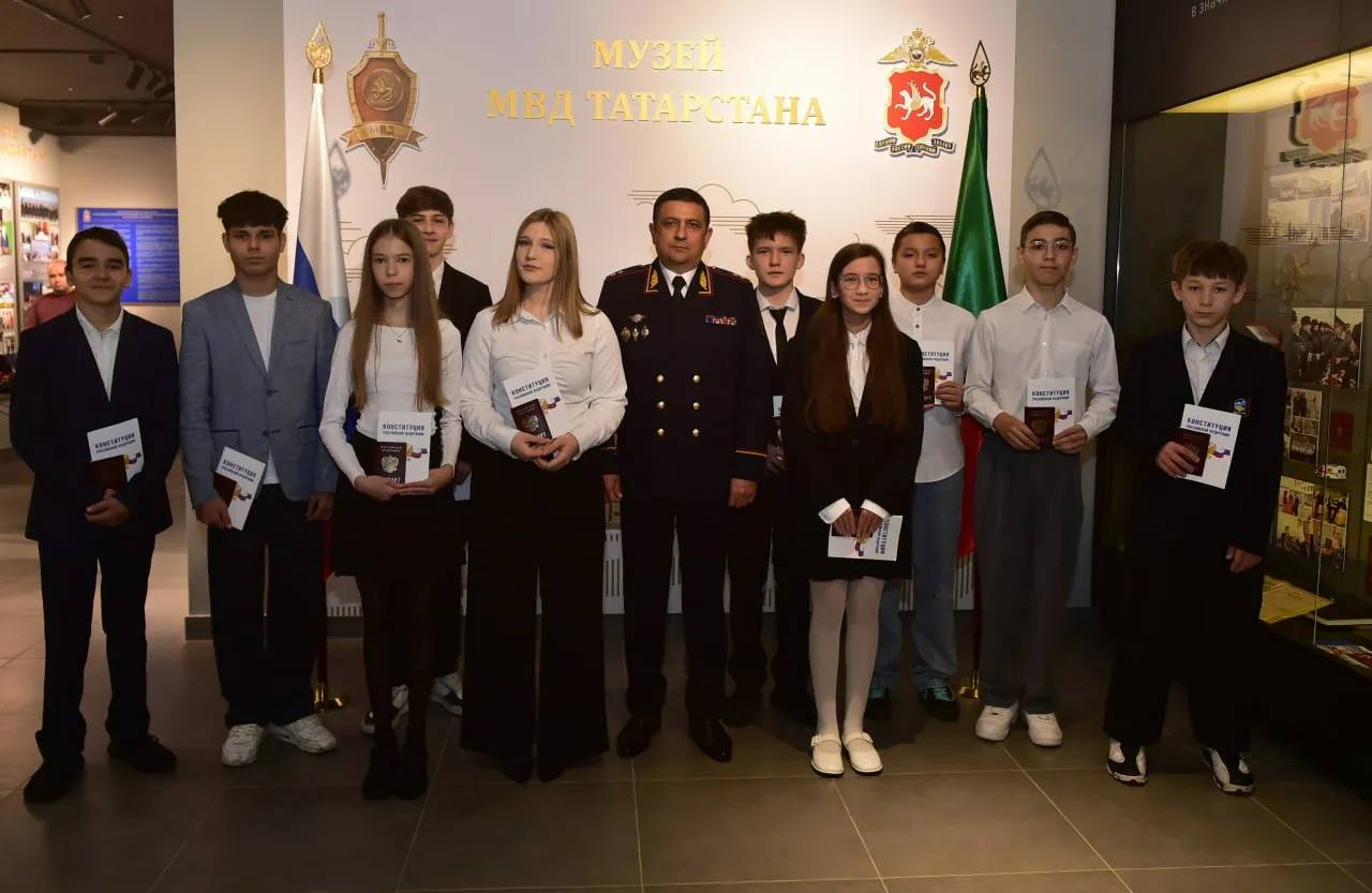 Татарстанским подросткам вручили первые паспорта