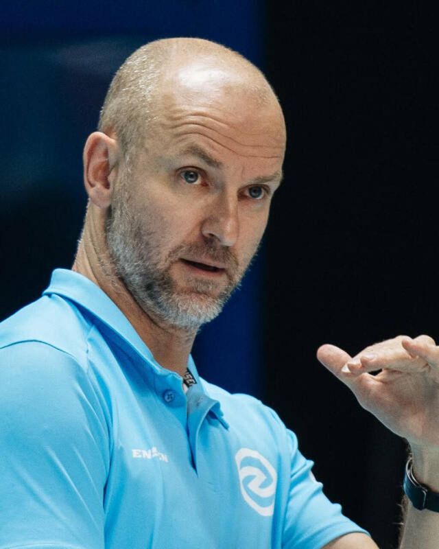 Сегодня поздравляем тех, кто вдохновляет и помогает добиваться новых высот