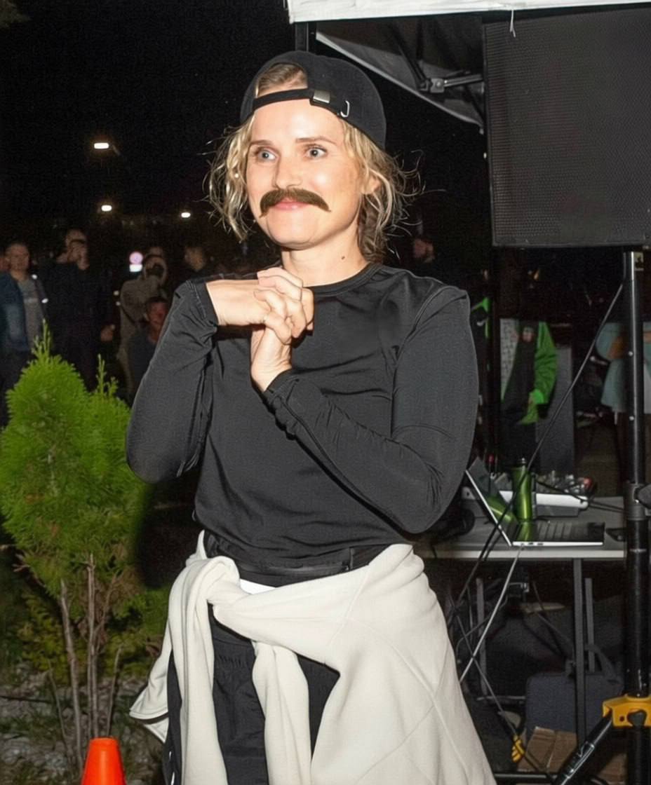 Тренд с усами вратаря «Нефтехимика» захватил Нижнекамск