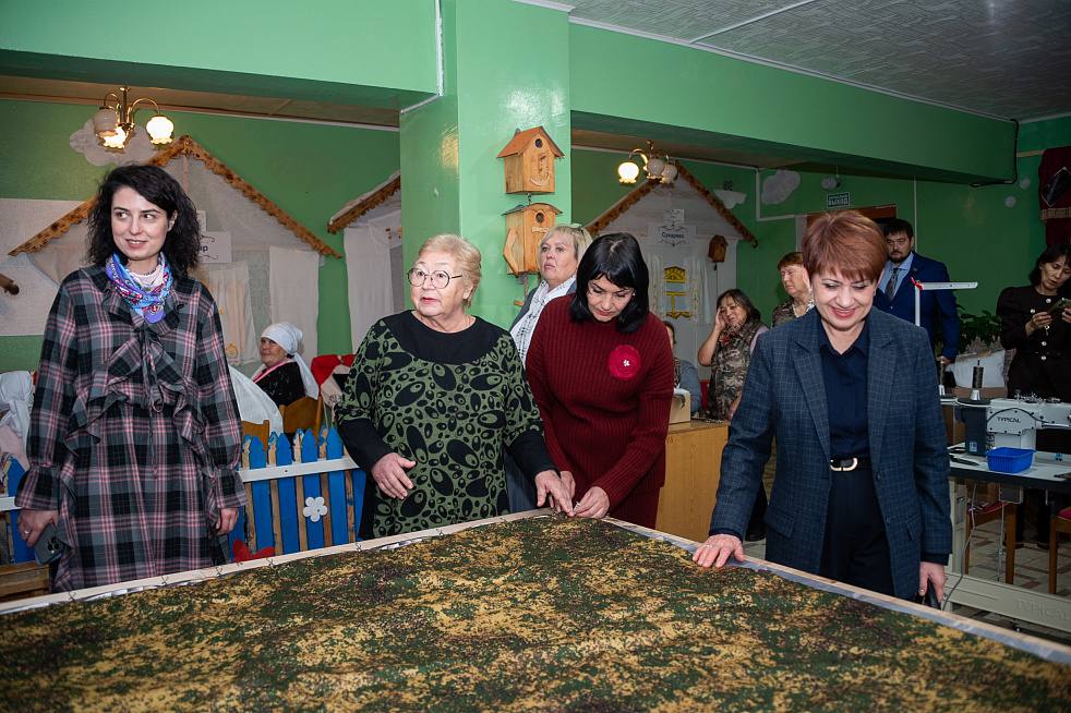 Члены Местного политического совета и депутаты фракции «Единая Россия» Нижнекамского района совершили рабочий выезд в село Сухарево и ознакомились с мероприятиями, проводимыми в рамках Года защитника Отечества Члены Местного политического совета и депутаты фракции «Единая Россия» Нижнекамского района совершили рабочий выезд в село Сухарево и ознакомились с мероприятиями, проводимыми в рамках Года защитника Отечества