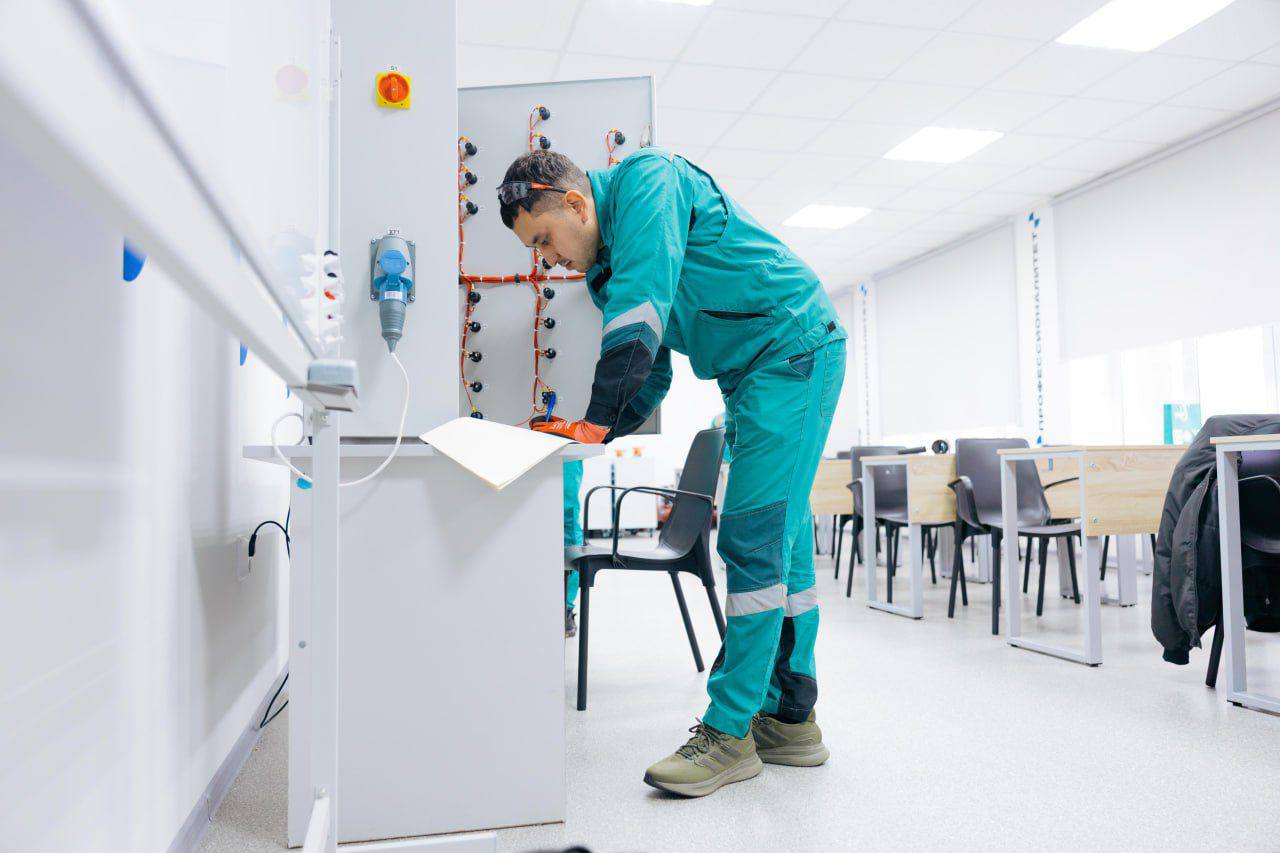 На ремонтно-механическом заводе (РМЗ) и в службе автоматизации и измерений (САИ) прошел первый конкурс профессионального мастерства «Мастер года» На ремонтно-механическом заводе (РМЗ) и в службе автоматизации и измерений (САИ) прошел первый конкурс профессионального мастерства «Мастер года»