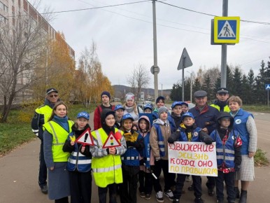 В Альметьевске состоялась профилактическая акция для пешеходов «Движение — жизнь, когда оно по правилам!»