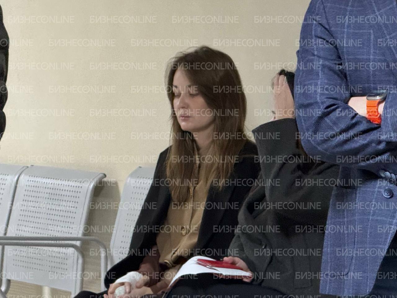 Ирина Шевырева пришла в суд на апелляцию ареста ее свекра