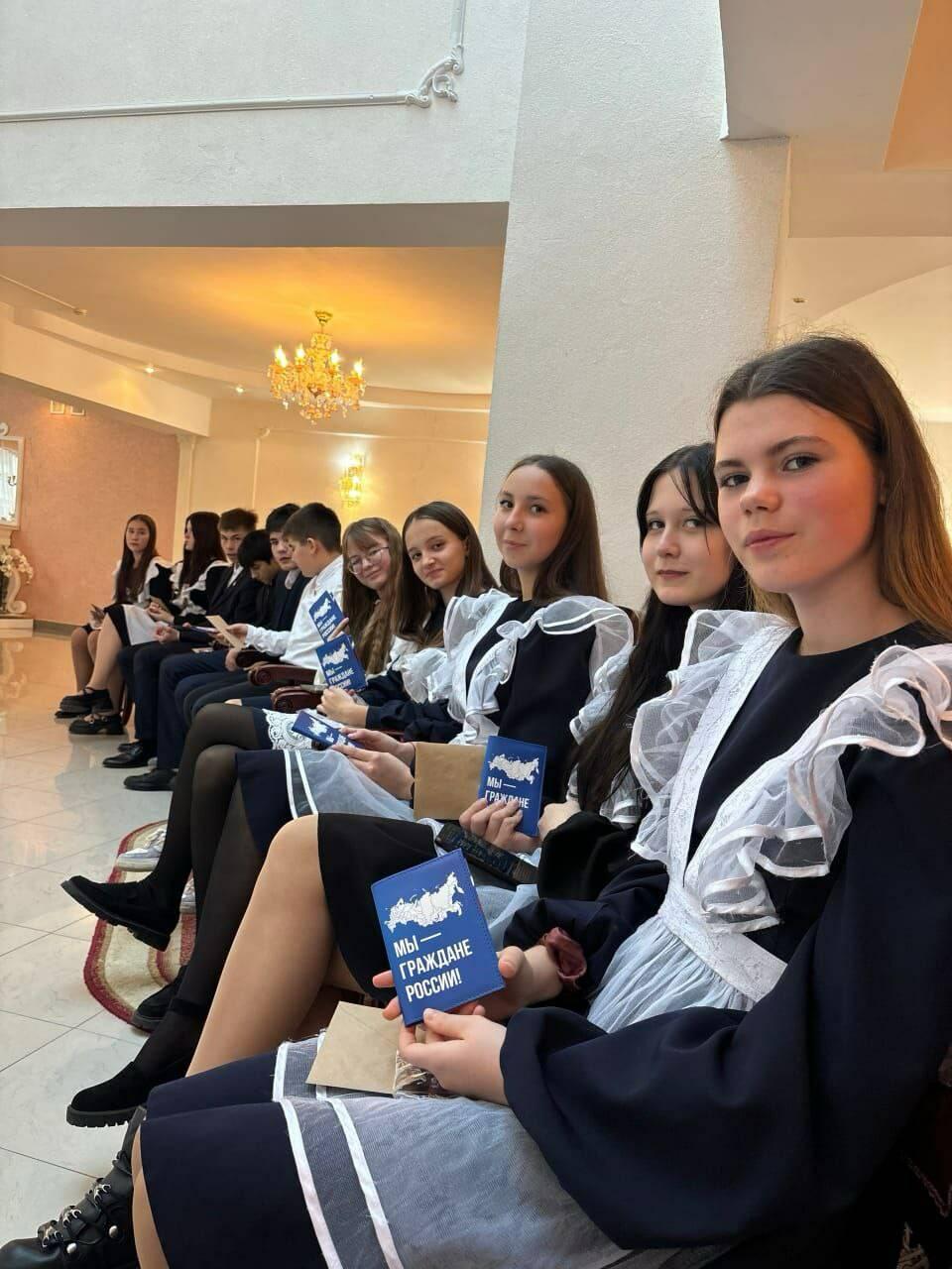 Накануне Дня народного единства ЗАГСы РТ проводят патриотические акции Накануне Дня народного единства ЗАГСы РТ проводят патриотические акции