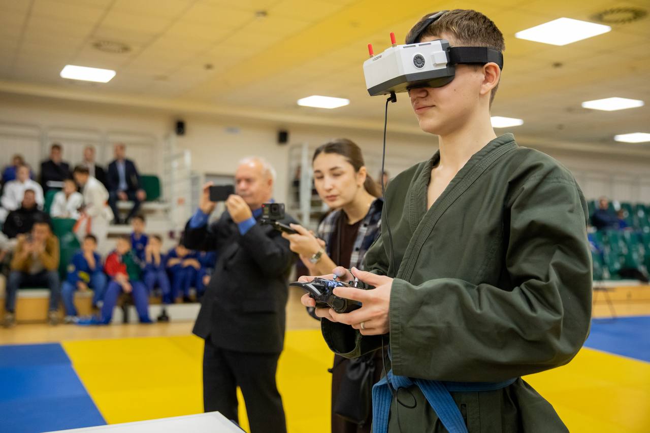 Как объединить рукопашный бой и управление БПЛА? Рассказываем! Как объединить рукопашный бой и управление БПЛА? Рассказываем!