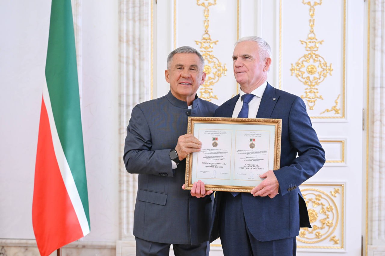 В Казанском Кремле наградили лауреатов Премии Раиса Татарстана за вклад в развитие институтов гражданского общества – в этом году Премия вручается уже в 10-ый раз В Казанском Кремле наградили лауреатов Премии Раиса Татарстана за вклад в развитие институтов гражданского общества – в этом году Премия вручается уже в 10-ый раз