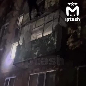 Неадекват с ножом взял домочадцев в заложники на Магистральной