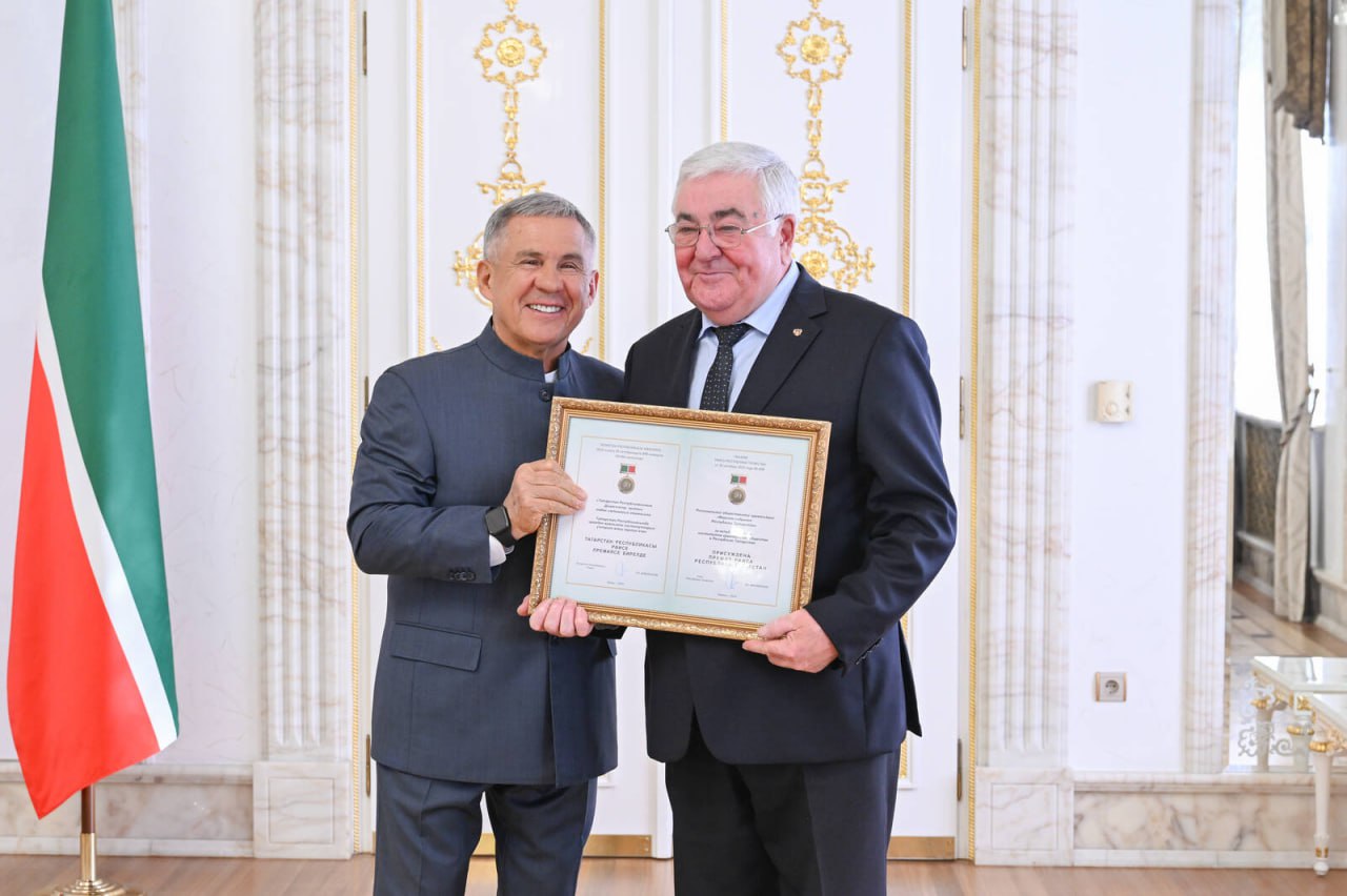 В Казанском Кремле наградили лауреатов Премии Раиса Татарстана за вклад в развитие институтов гражданского общества – в этом году Премия вручается уже в 10-ый раз В Казанском Кремле наградили лауреатов Премии Раиса Татарстана за вклад в развитие институтов гражданского общества – в этом году Премия вручается уже в 10-ый раз