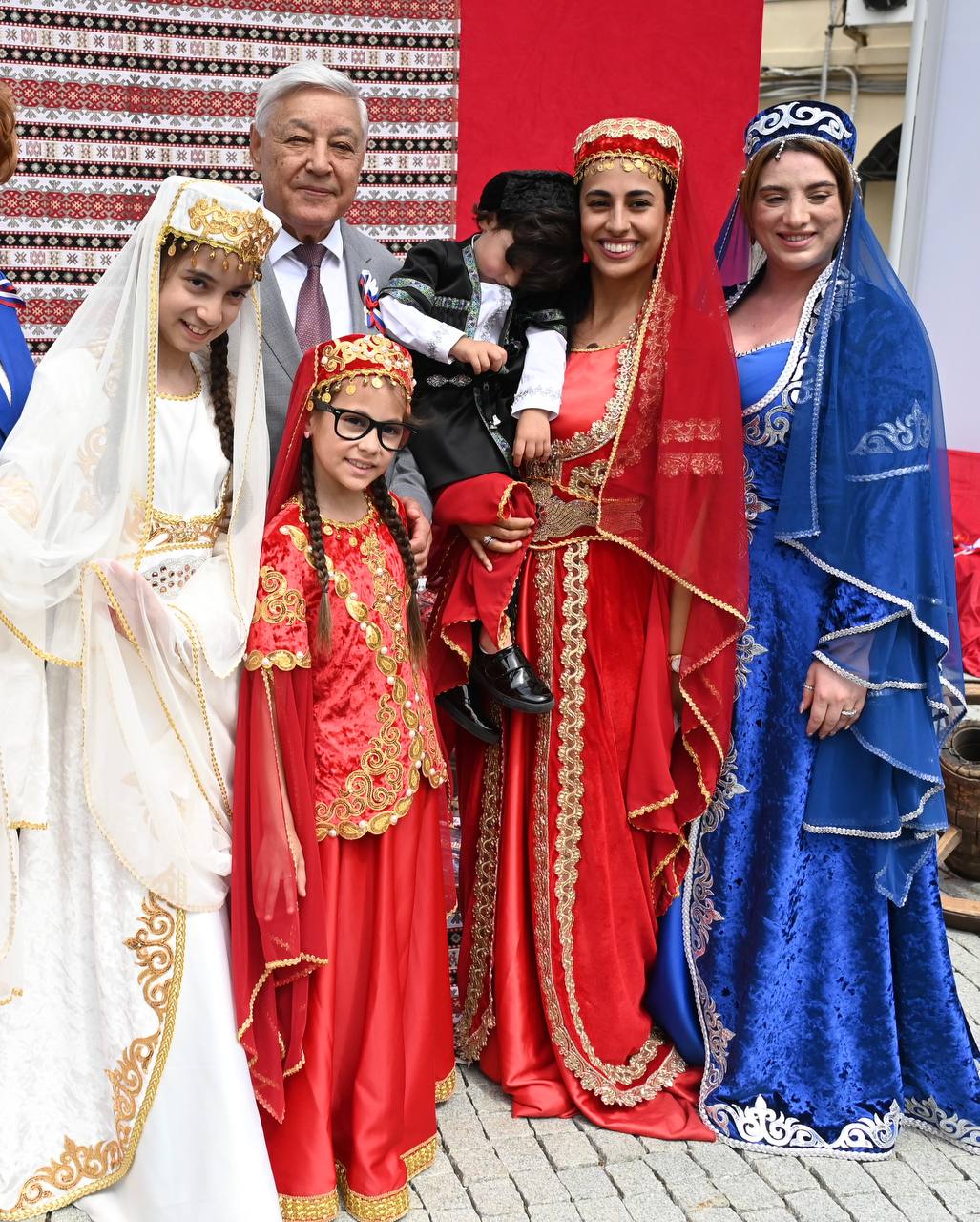 Во все времена, даже в самые непростые периоды отечественной истории, единство и сплоченность многонационального народа России всегда были и остаются мощной силой нашей великой Родины Во все времена, даже в самые непростые периоды отечественной истории, единство и сплоченность многонационального народа России всегда были и остаются мощной силой нашей великой Родины