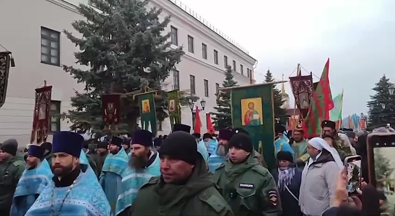 В Казани начался крестный ход в честь дня Казанской иконы Божией Матери