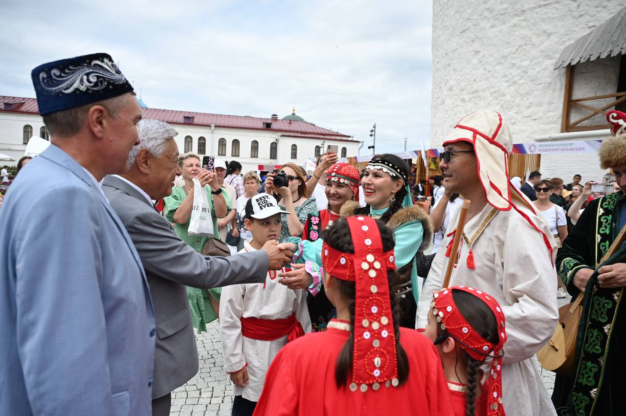 Во все времена, даже в самые непростые периоды отечественной истории, единство и сплоченность многонационального народа России всегда были и остаются мощной силой нашей великой Родины Во все времена, даже в самые непростые периоды отечественной истории, единство и сплоченность многонационального народа России всегда были и остаются мощной силой нашей великой Родины