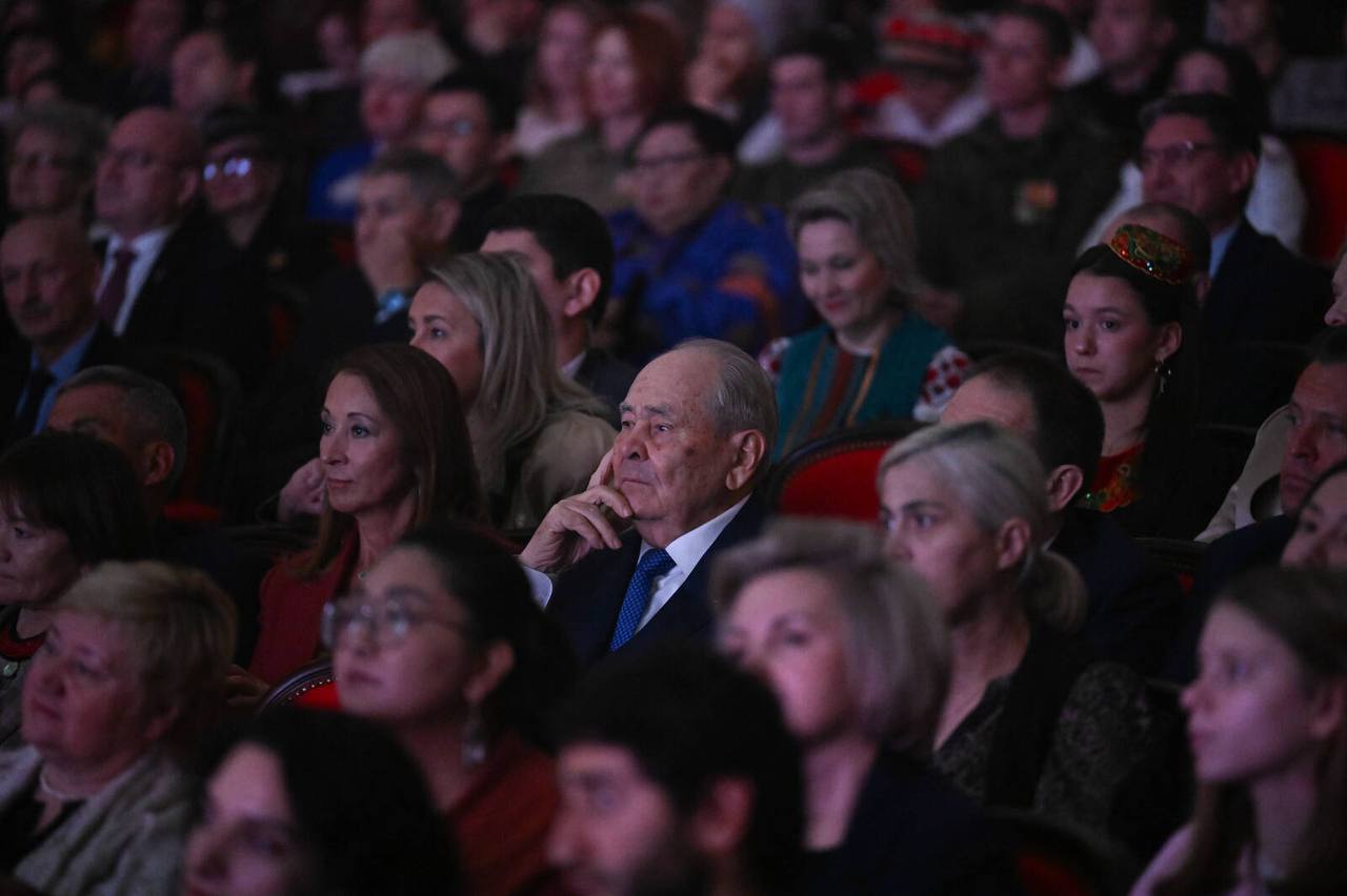 В театре оперы и балета имени М.Джалиля прошло торжественное мероприятие, приуроченное ко Дню народного единства – гала-концерт Республиканского этнокультурного фестиваля «Наш дом – Татарстан» В театре оперы и балета имени М.Джалиля прошло торжественное мероприятие, приуроченное ко Дню народного единства – гала-концерт Республиканского этнокультурного фестиваля «Наш дом – Татарстан»