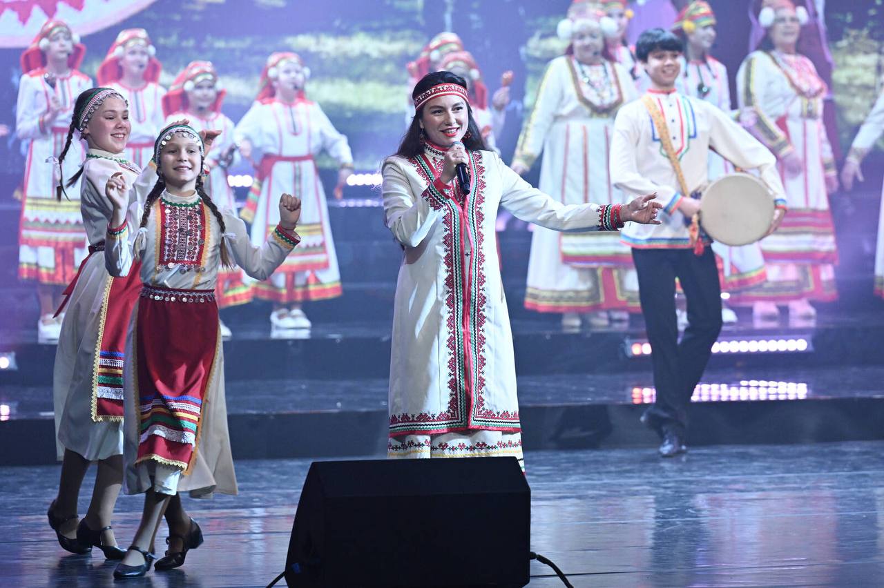 В театре оперы и балета имени М.Джалиля прошло торжественное мероприятие, приуроченное ко Дню народного единства – гала-концерт Республиканского этнокультурного фестиваля «Наш дом – Татарстан» В театре оперы и балета имени М.Джалиля прошло торжественное мероприятие, приуроченное ко Дню народного единства – гала-концерт Республиканского этнокультурного фестиваля «Наш дом – Татарстан»