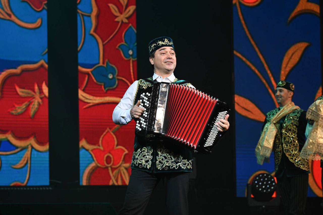 В театре оперы и балета имени М.Джалиля прошло торжественное мероприятие, приуроченное ко Дню народного единства – гала-концерт Республиканского этнокультурного фестиваля «Наш дом – Татарстан» В театре оперы и балета имени М.Джалиля прошло торжественное мероприятие, приуроченное ко Дню народного единства – гала-концерт Республиканского этнокультурного фестиваля «Наш дом – Татарстан»