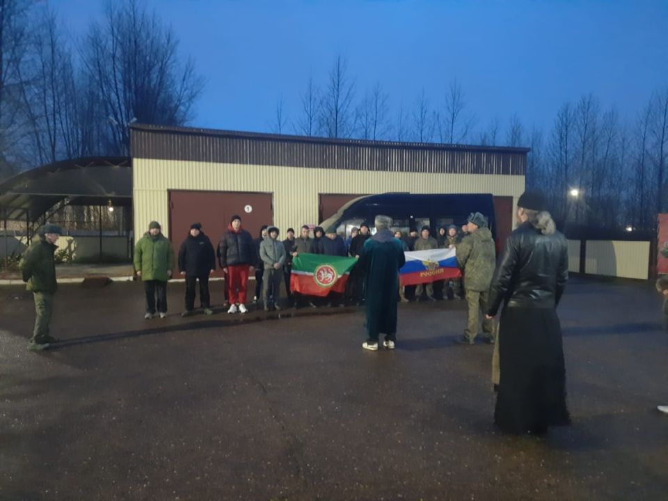 Сегодня утром отправилась в Казань группа из 21 человека, заключивших контракт о пребывании в мобилизационном людском резерве Вооруженных сил РФ