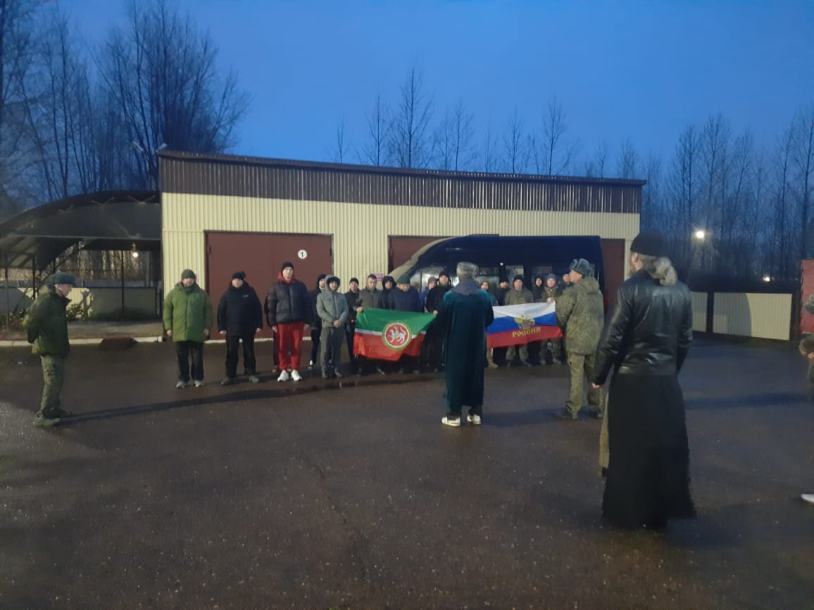 Сегодня утром отправилась в Казань группа из 21 человека, заключивших контракт о пребывании в мобилизационном людском резерве Вооруженных сил РФ