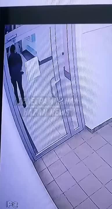 Полиция проверяет инцидент в казанском ЖК, где парень ударил девушку головой о дверь