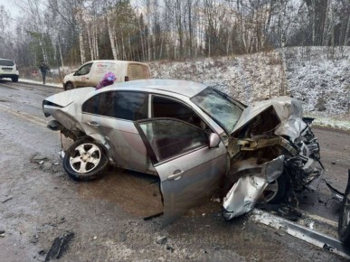 Сегодня в Альметьевском район произошла страшная авария с участием четырех автомобилей, сообщает Госавтоинспекция РТ. Предварительная причина — водитель Mercedes не справился с управлением, выехал на встречную полосу и...