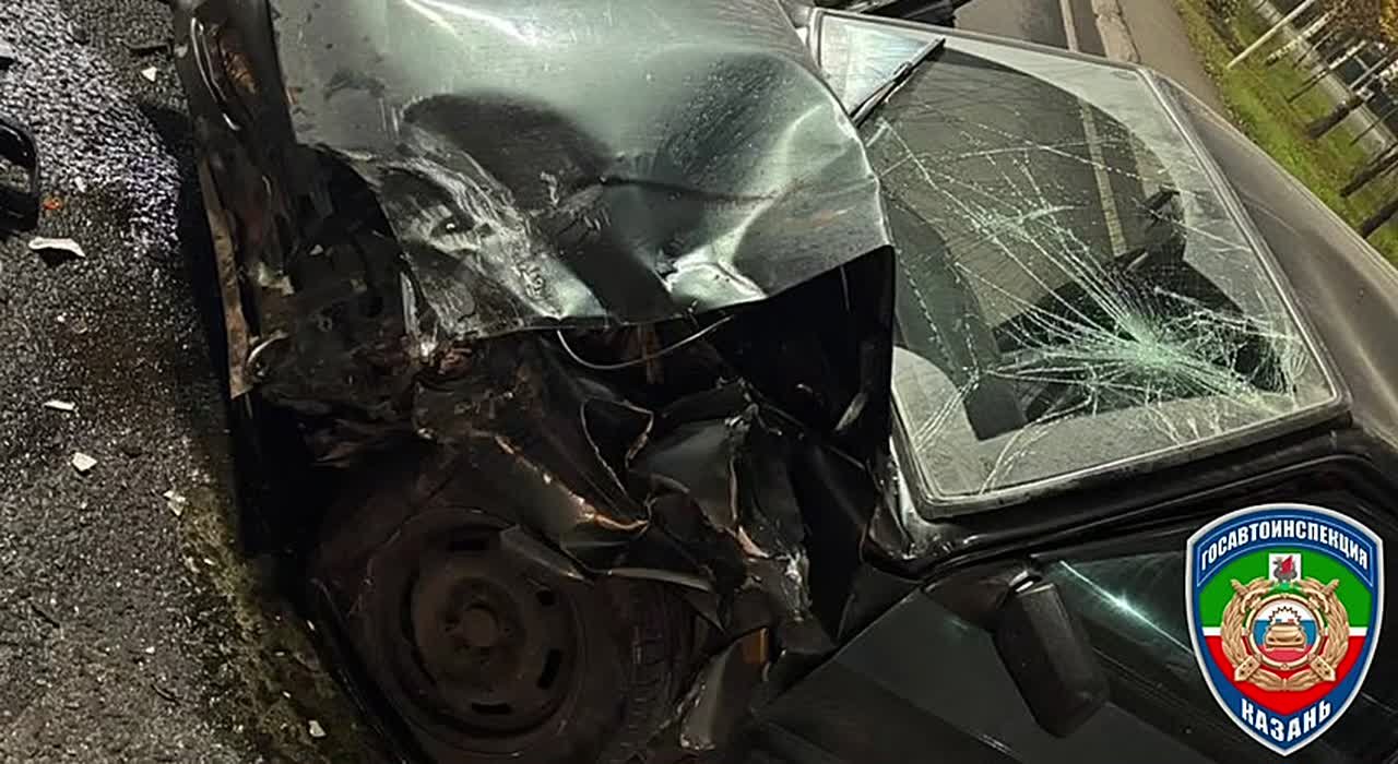 На Оренбургском тракте в Казани водитель легковушки устроил ДТП при развороте