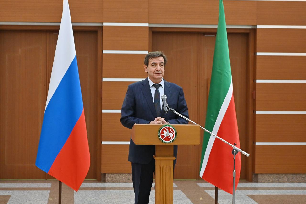 Юрий Камалтынов юным гражданам: «Каждый из вас внесет весомую лепту в развитие Татарстана и России» Юрий Камалтынов юным гражданам: «Каждый из вас внесет весомую лепту в развитие Татарстана и России»