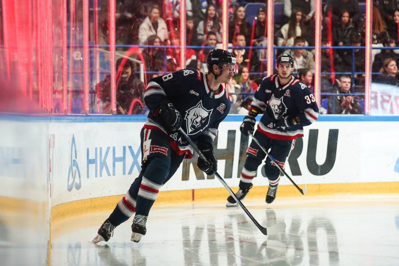 Хоккей в сердце города! . «Нефтехимик» возвращается с победой — впереди серия домашних матчей! Ближайшие игры: