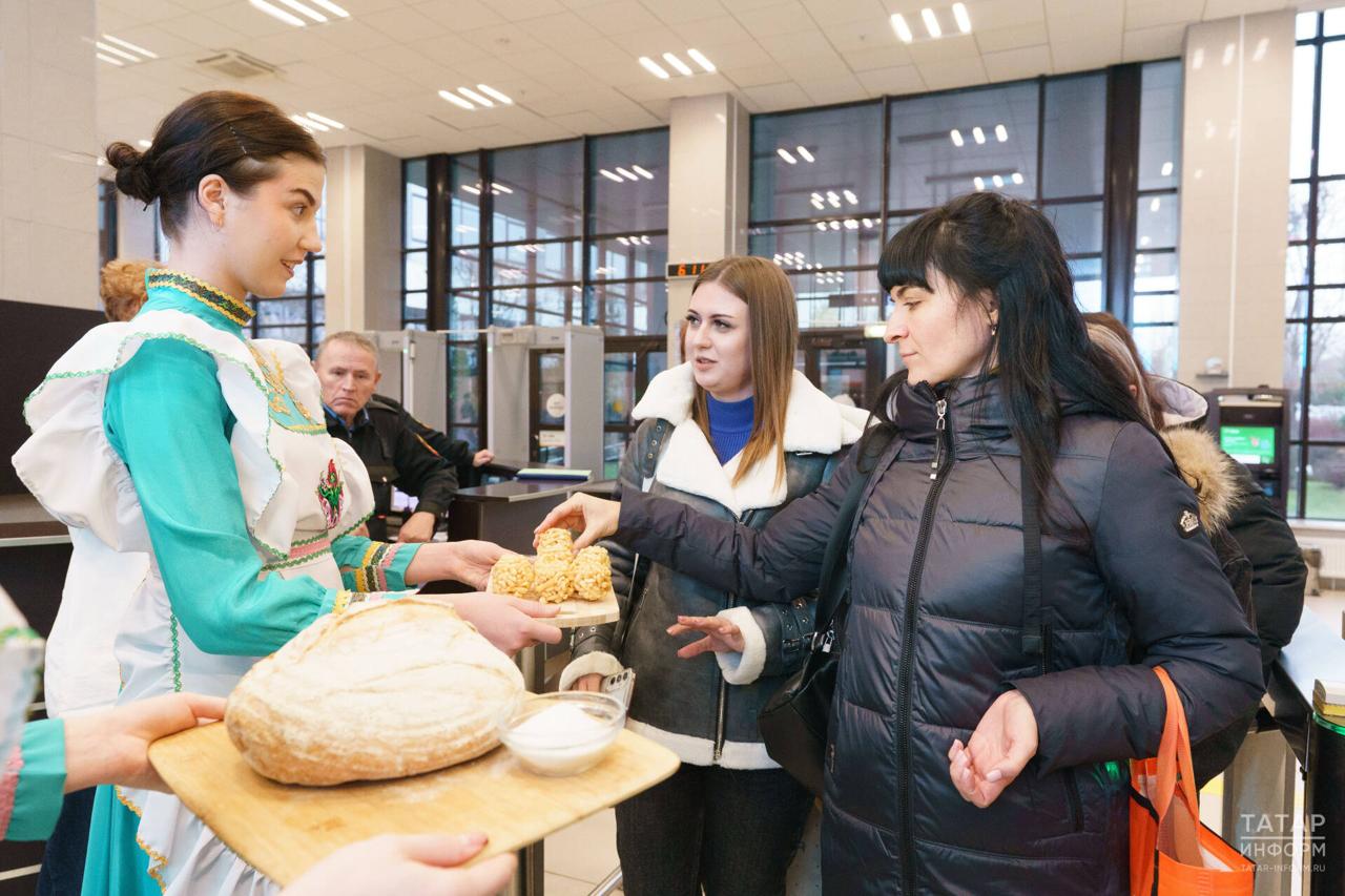 В Казань прибыли участники форума «Мост единства» из Лисичанска и Рубежного В Казань прибыли участники форума «Мост единства» из Лисичанска и Рубежного