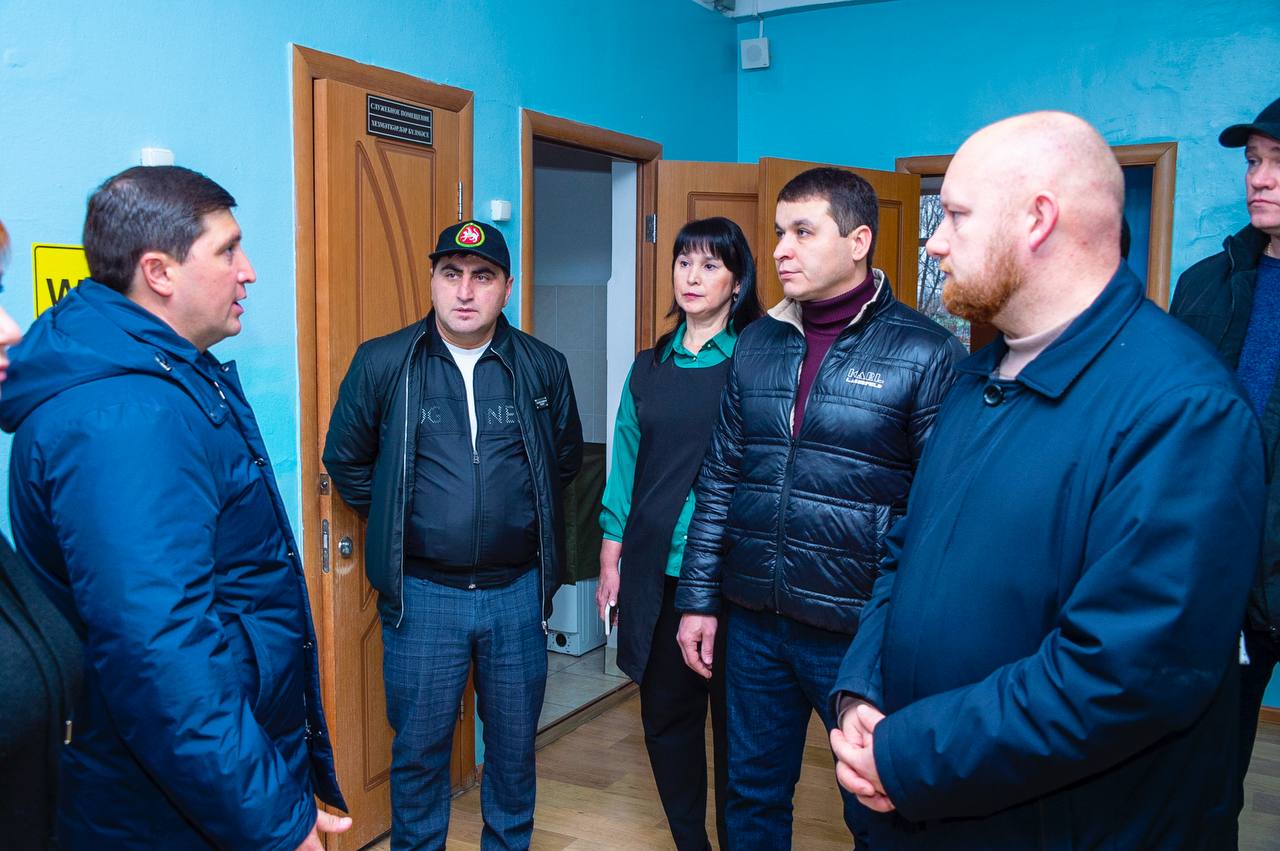 Вместе с командой, подрядчиками и архитекторами провели объезд школ, где в 2026 году планируется капитальный ремонт по федеральной программе Вместе с командой, подрядчиками и архитекторами провели объезд школ, где в 2026 году планируется капитальный ремонт по федеральной программе