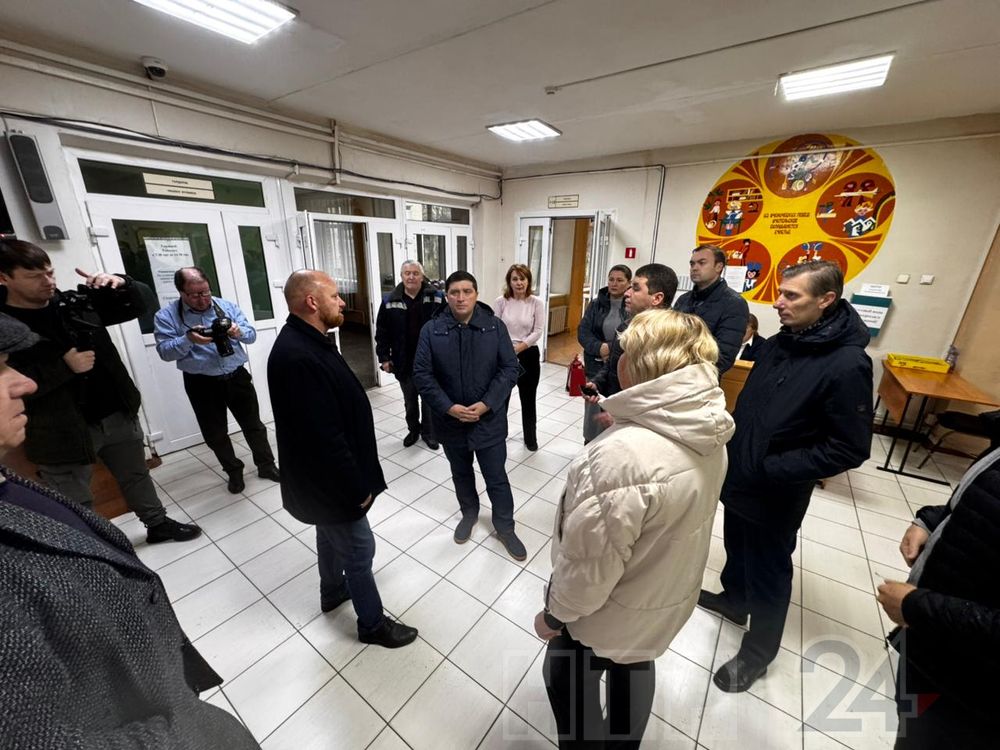 Сегодня рабочая выездная комиссия, которую возглавил мэр Радмир Беляев, осмотрела четыре школы: №№ 8, 12, 16 и 20. В них запланирован ремонт в рамках федеральной программы Сегодня рабочая выездная комиссия, которую возглавил мэр Радмир Беляев, осмотрела четыре школы: №№ 8, 12, 16 и 20. В них запланирован ремонт в рамках федеральной программы