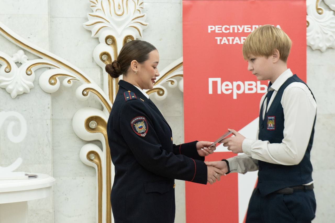 В Управлении ЗАГС НМР прошло торжественное вручение паспортов школьникам В Управлении ЗАГС НМР прошло торжественное вручение паспортов школьникам