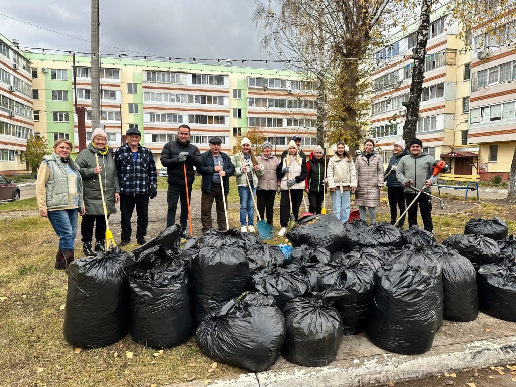 Вот уж кто точно не сидит на месте, так это наши неугомонные друзья из дома Кайманова №11! После победных елочных городков, душевных дворовых праздников и многочисленных наград за благоустройство, они снова отправились... Вот уж кто точно не сидит на месте, так это наши неугомонные друзья из дома Кайманова №11! После победных елочных городков, душевных дворовых праздников и многочисленных наград за благоустройство, они снова отправились...