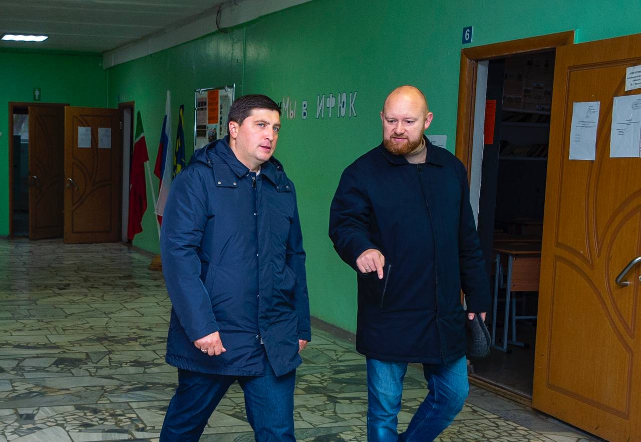 Вместе с командой, подрядчиками и архитекторами провели объезд школ, где в 2026 году планируется капитальный ремонт по федеральной программе Вместе с командой, подрядчиками и архитекторами провели объезд школ, где в 2026 году планируется капитальный ремонт по федеральной программе