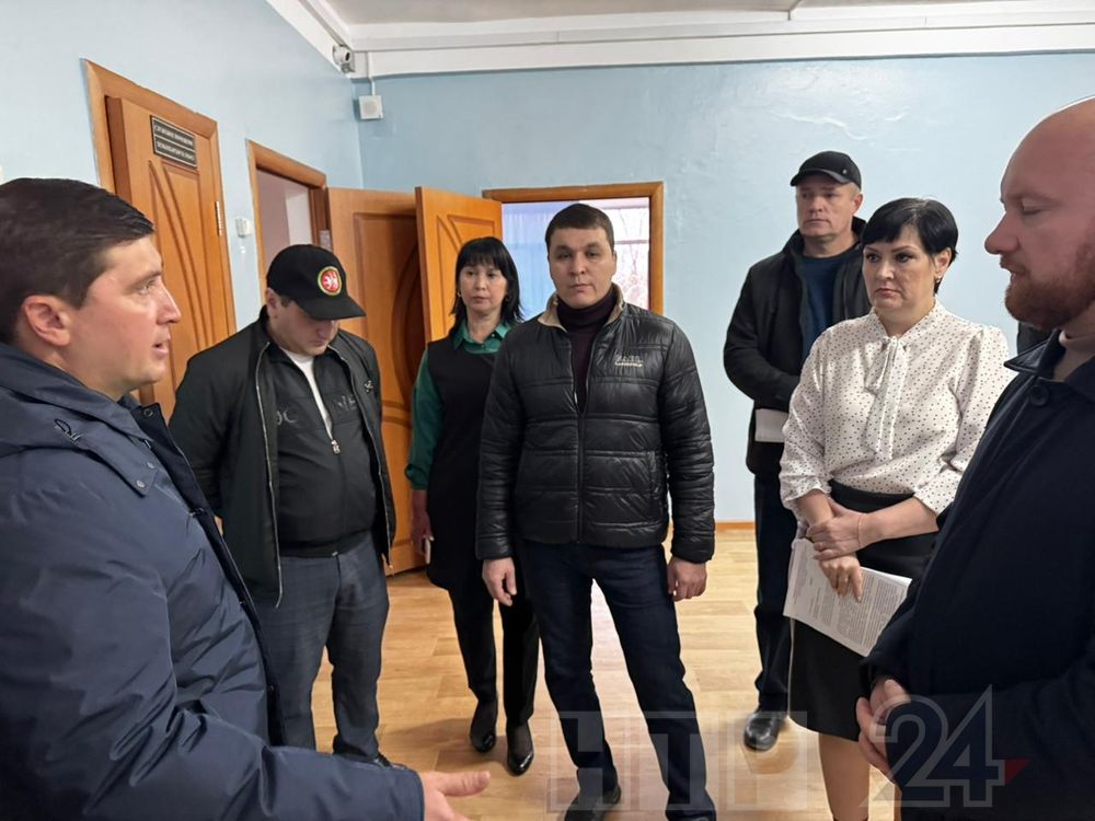 Сегодня рабочая выездная комиссия, которую возглавил мэр Радмир Беляев, осмотрела четыре школы: №№ 8, 12, 16 и 20. В них запланирован ремонт в рамках федеральной программы Сегодня рабочая выездная комиссия, которую возглавил мэр Радмир Беляев, осмотрела четыре школы: №№ 8, 12, 16 и 20. В них запланирован ремонт в рамках федеральной программы