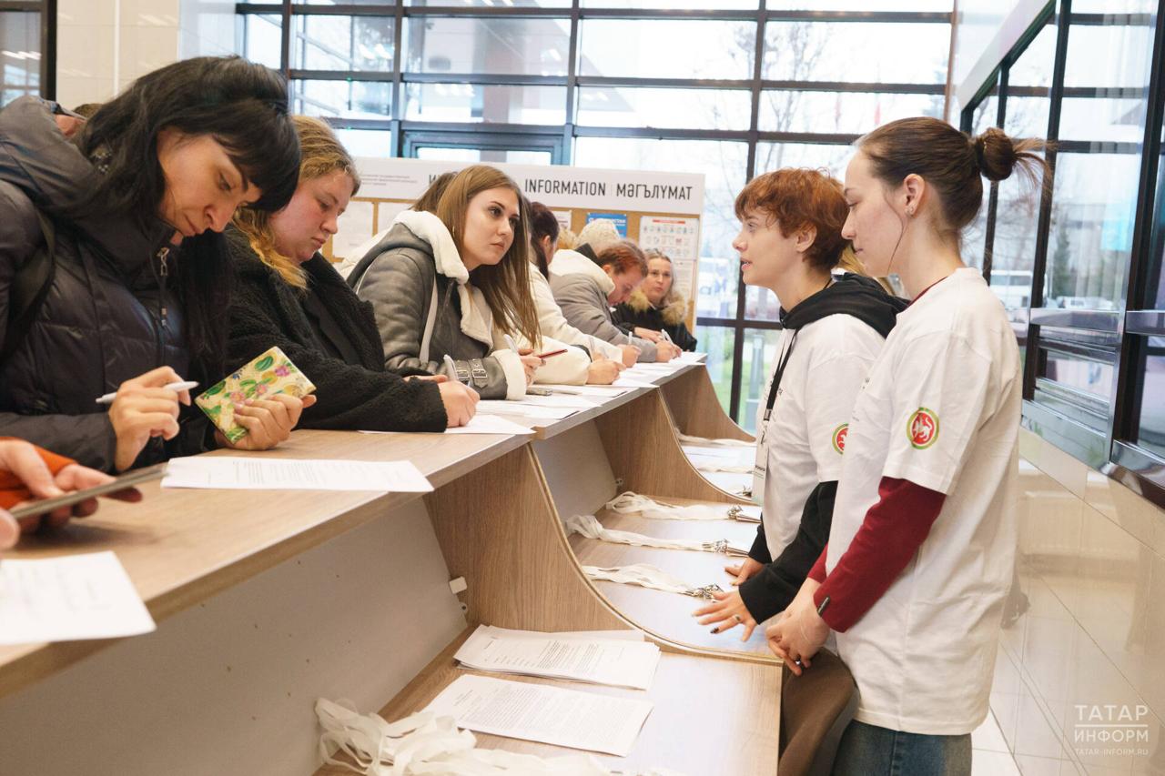 В Казань прибыли участники форума «Мост единства» из Лисичанска и Рубежного В Казань прибыли участники форума «Мост единства» из Лисичанска и Рубежного