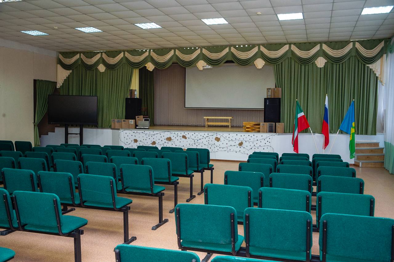 Вместе с командой, подрядчиками и архитекторами провели объезд школ, где в 2026 году планируется капитальный ремонт по федеральной программе Вместе с командой, подрядчиками и архитекторами провели объезд школ, где в 2026 году планируется капитальный ремонт по федеральной программе