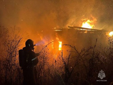 Пожар в Арском районе унес жизнь человека, сообщает ГУ МЧС РФ по РТ. В поселке Урняк полностью выгорела часть одноэтажного жилого дома площадью 40 кв. метров