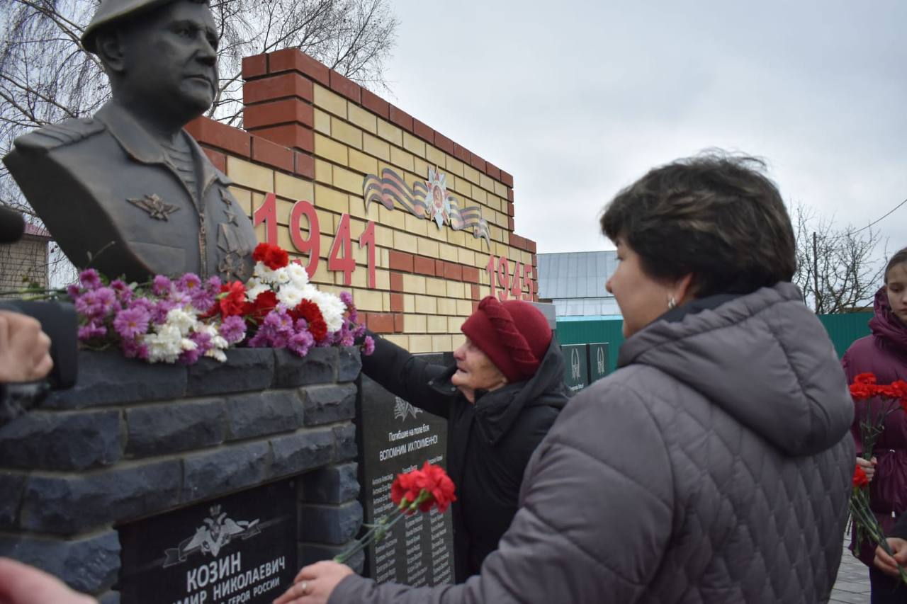 Айрат Зарипов принял участие в митинге, посвященном памяти участников СВО Айрат Зарипов принял участие в митинге, посвященном памяти участников СВО