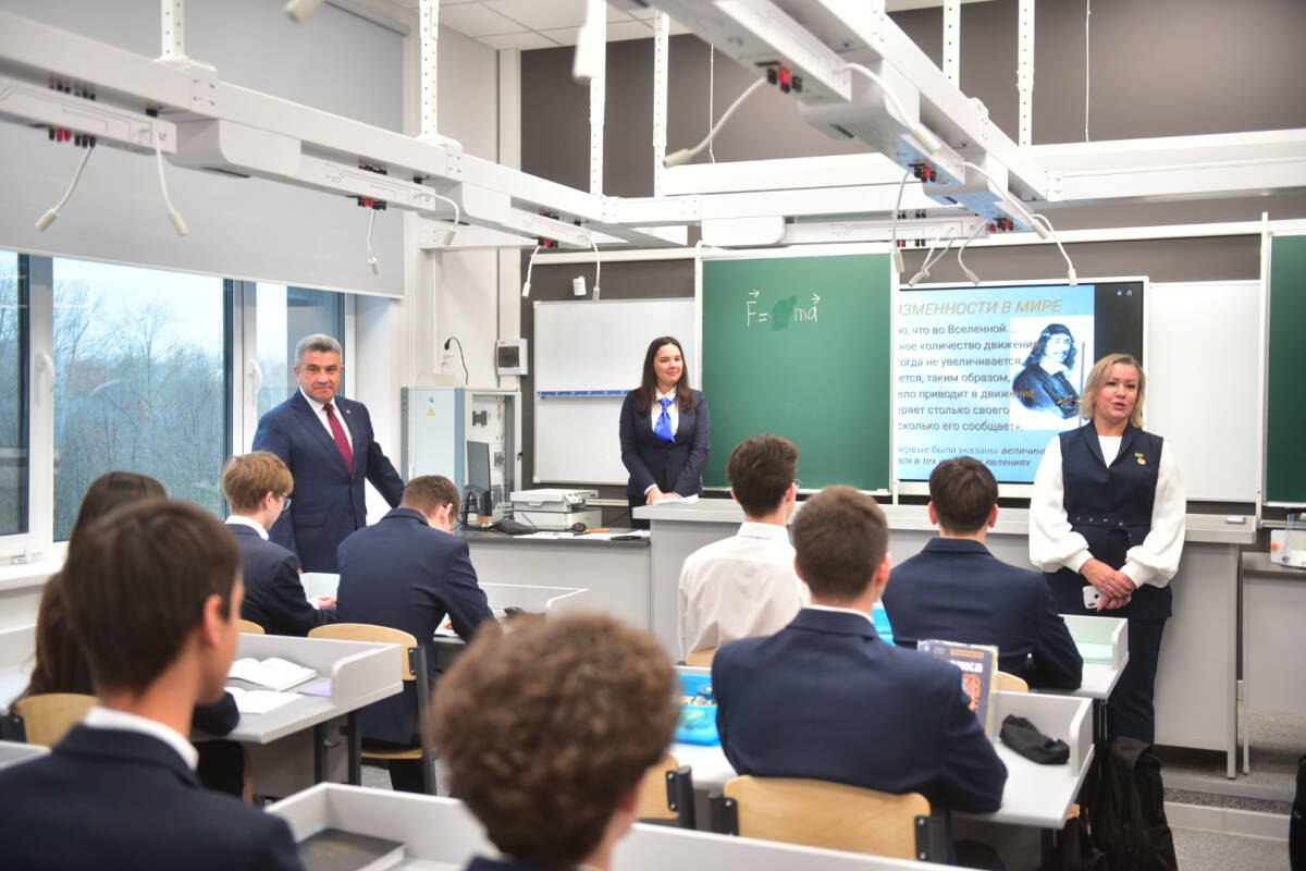 В первый учебный день после каникул в двух городах Татарстана открылись две новые школы В первый учебный день после каникул в двух городах Татарстана открылись две новые школы