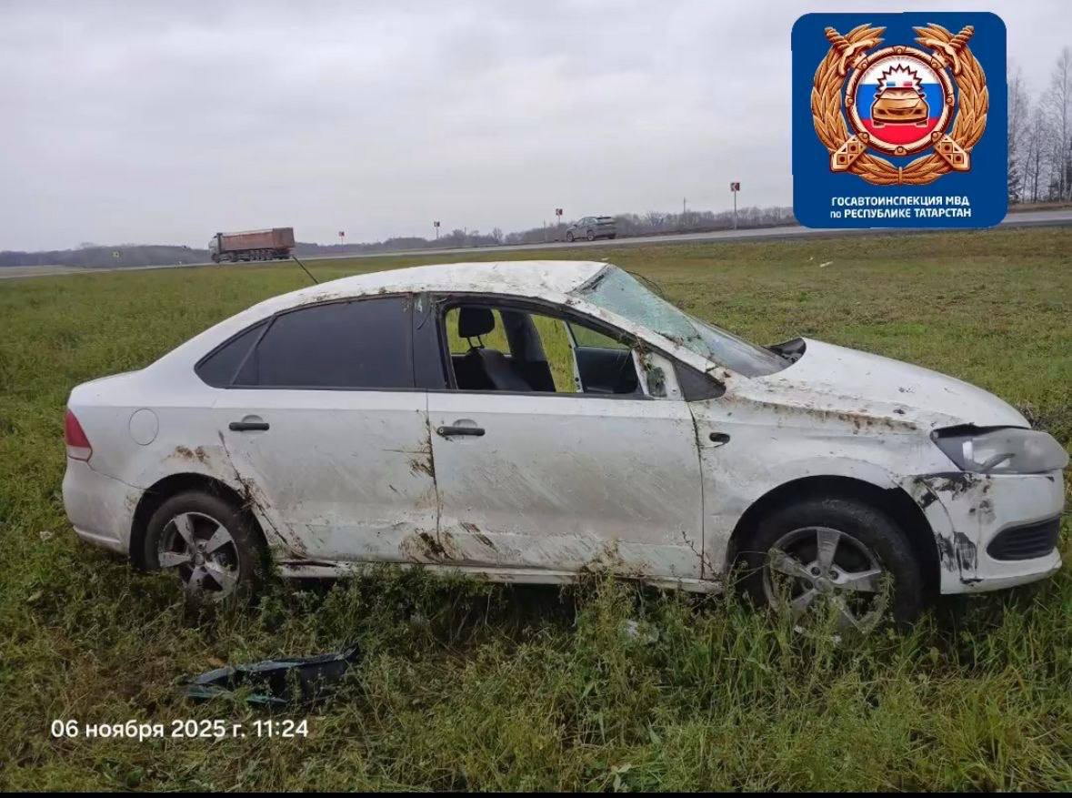 На трассе в РТ иномарка вылетела в кювет и опрокинулась, ребенок получил травмы На трассе в РТ иномарка вылетела в кювет и опрокинулась, ребенок получил травмы