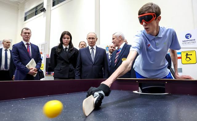 Владимир Путин поддержал полный запрет на продажу вейпов в России