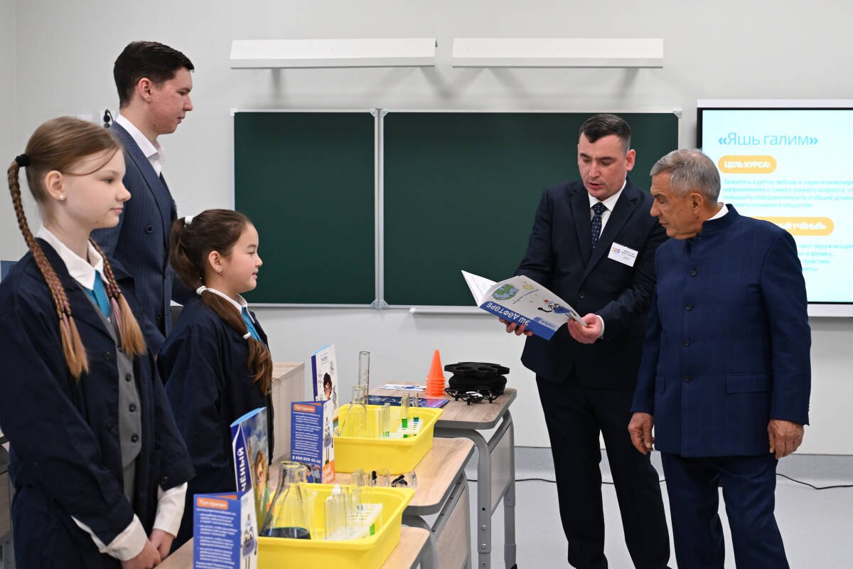 В первый учебный день после каникул в двух городах Татарстана открылись две новые школы В первый учебный день после каникул в двух городах Татарстана открылись две новые школы