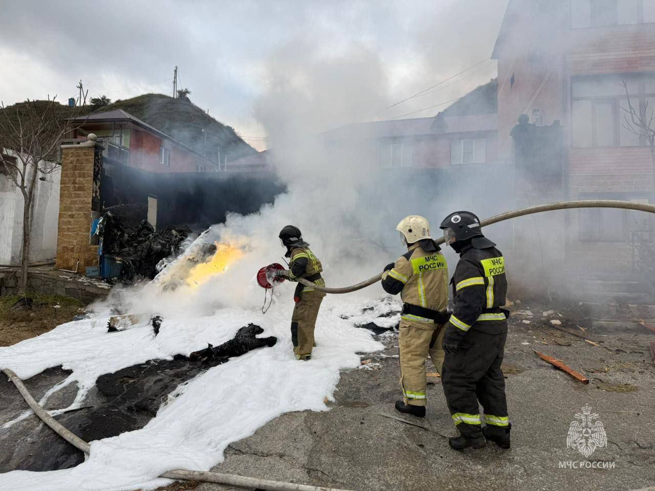 В Дагестане разбился частный вертолет В Дагестане разбился частный вертолет