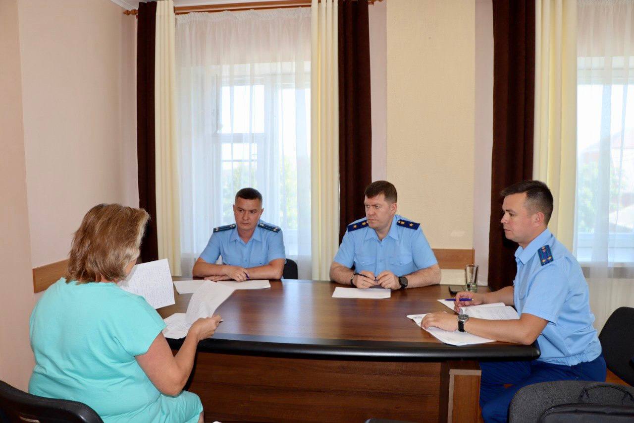 После личного приема прокурора Республики Татарстан Альберта Суяргулова, проведенного в Сабинском районе, было инициировано возбуждение уголовного дела по факту причинения легкого вреда здоровью несовершеннолетнему и угрозы...